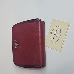 Prada Women’s wallet Burgundy